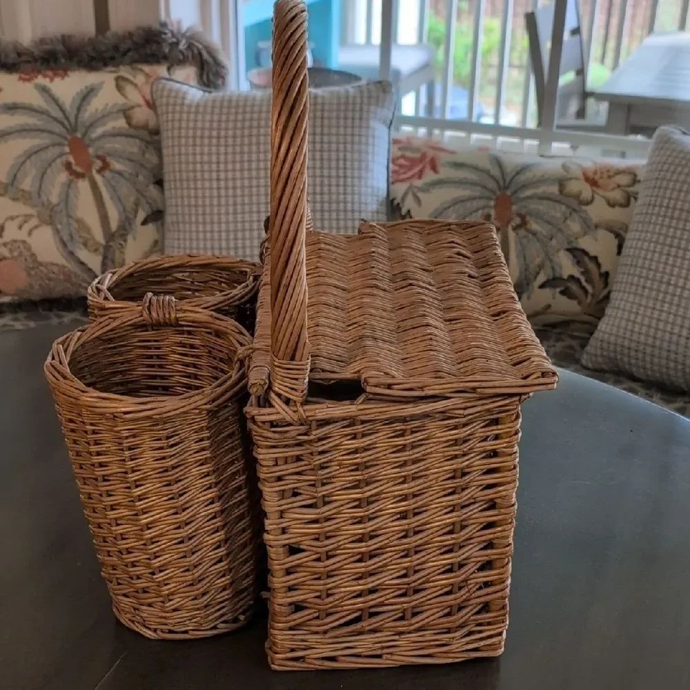 Vintage Woven Rattan Lined Picnic Basket Cheese Board & Side Bottle Holders